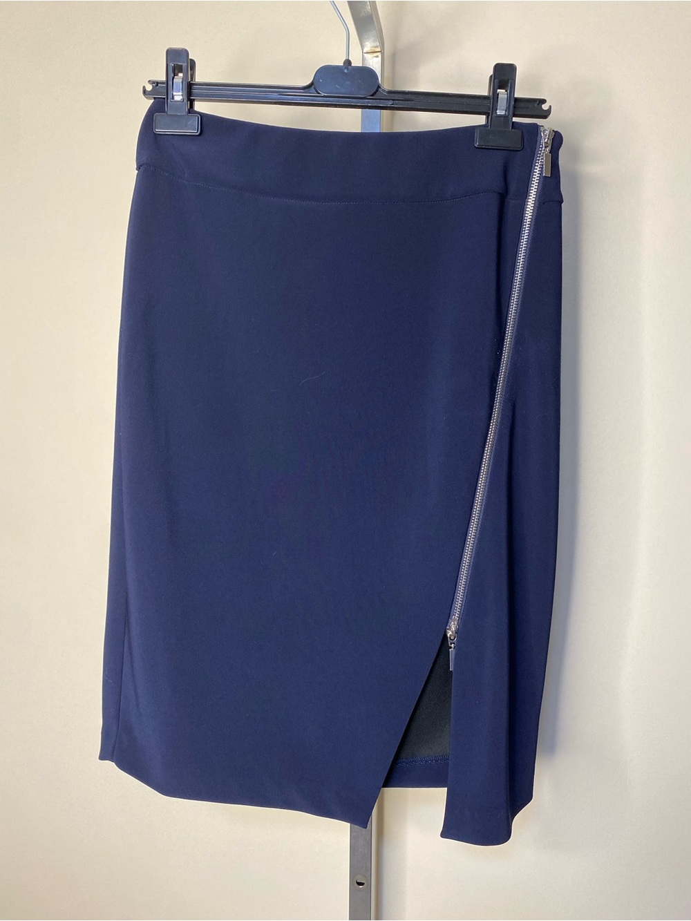 Joseph Ribkoff Navy Pencil Skirt Size 8 Silver Zip - Picture 2 of 5